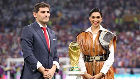 deepika padukone world cup outfit